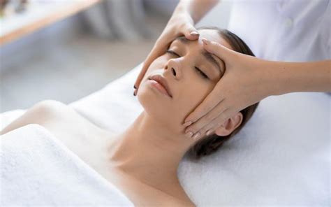 What The Experts Want You To Know About Facial Massage.